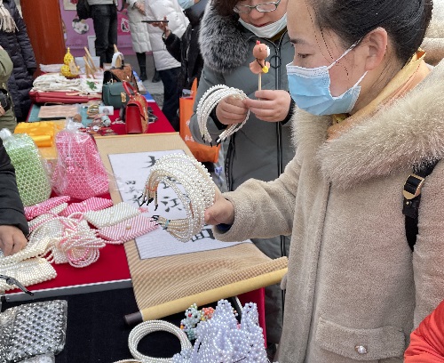 祝福三·八婦女節(jié)，勵志珠珠繡添風(fēng)采！------記手工之家參加“幸福叢臺、巾幗添彩”手工藝品展