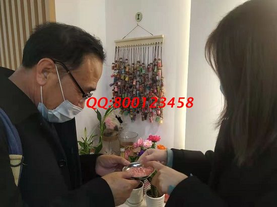 3月15日，手工活拿回家做，手工加工回收項(xiàng)目就是珠繡外發(fā)手工活，手工之家接待考察加工客戶剪影
