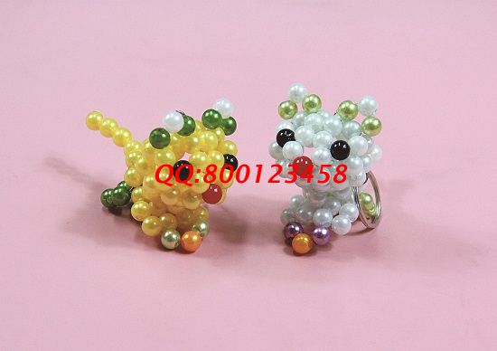 1月4日，想接正規(guī)廠家的手工活，做手工之家的珠繡串珠外發(fā)手工活，要對這里的產(chǎn)品了解，圖為勵志珠珠繡串珠產(chǎn)品實拍