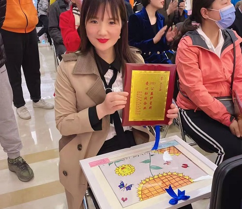 一起給他們關(guān)注、關(guān)心、關(guān)愛-----記手工之家受邀參加藍絲帶行動之孤獨癥孩子“有畫與你講”公益畫展