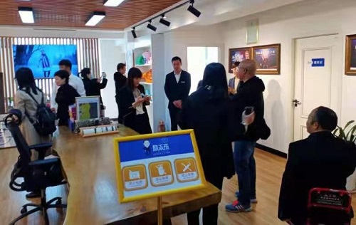 與女兒一起做手工，幸福從來都是奮斗來的------記手工之家加工補貼政策之優(yōu)秀合作伙伴方先生