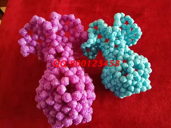 5月3日，拿回家做的手工活要找長(zhǎng)期穩(wěn)定的，一直供料的手工活加工項(xiàng)目非遺手工珠繡是大家共同的選擇，圖為勵(lì)志珠珠繡串珠純手工成品實(shí)拍