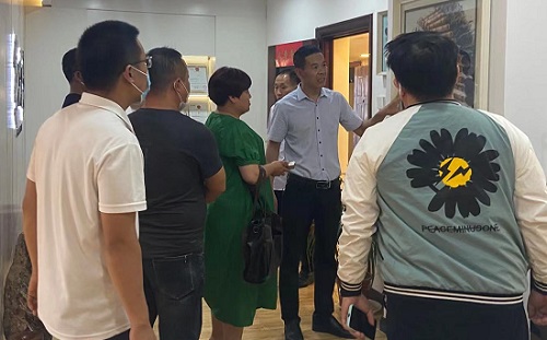 共同致力于發(fā)展珠繡手工就業(yè)創(chuàng)業(yè)好項目-------歡迎天津薊州區(qū)領導一行到手工之家參觀考察