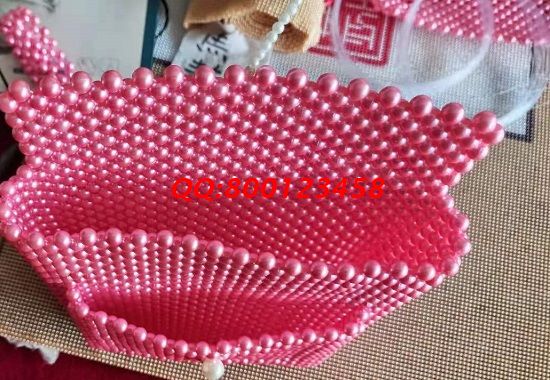 6月26日，靠譜的手工活加工項(xiàng)目，找可以寄到家做的手工活應(yīng)該知道這些，圖為勵志珠珠繡新款珠包成品實(shí)拍
