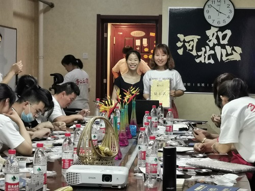 一起行動(dòng)，相互合作，達(dá)成目標(biāo)！------記手工之家材料倉庫備貨有感