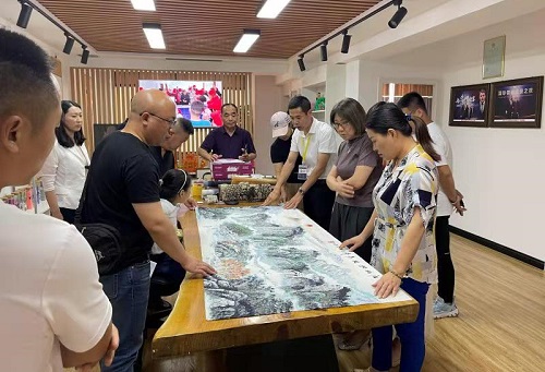 拳拳愛心，只為世間溫暖------記愛心企業(yè)手工之家創(chuàng)始人郝總