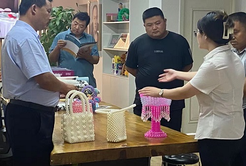發(fā)展殘疾人事業(yè)，實施鄉(xiāng)村振興戰(zhàn)略--------記邱縣梁二莊鎮(zhèn)村領導一行蒞臨手工之家參觀指導
