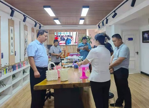 發(fā)展殘疾人事業(yè)，實施鄉(xiāng)村振興戰(zhàn)略--------記邱縣梁二莊鎮(zhèn)村領導一行蒞臨手工之家參觀指導
