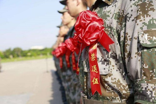 今天，手工之家跟大家一起致敬“最可愛的人”！