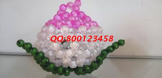 8月10日，就業(yè)創(chuàng)業(yè)好項(xiàng)目，拿回家做的手工活，手工之家的手工活代理加工項(xiàng)目很受大家的歡迎，圖為勵(lì)志珠珠繡串珠產(chǎn)品實(shí)拍