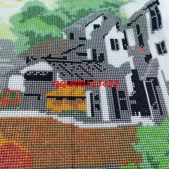 8月24日，全面了解后合作，這個可以寄到家做的手工活讓大家心里放心踏實，圖為勵志珠珠繡成品細節(jié)實拍