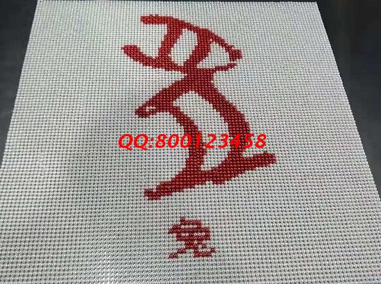 8月28日，付出就有收獲，珠繡可以帶回家做的手工活簡(jiǎn)單好做、收入有保障，很適合大家，圖為勵(lì)志珠珠繡串珠成品實(shí)拍