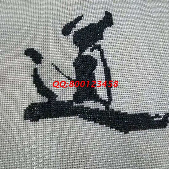 9月3日，做好珠繡外發(fā)手工活，在家做手工活掙錢(qián)，加工人員要做到這幾點(diǎn)。圖為勵(lì)志珠珠繡成品細(xì)節(jié)實(shí)拍
