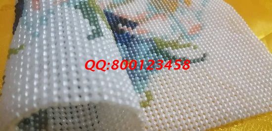 9月15日，前期培訓(xùn)到位，驗(yàn)收標(biāo)準(zhǔn)明確，手工之家這個(gè)拿回家做的手工活這樣保證產(chǎn)品合格，圖為勵(lì)志珠珠繡成品細(xì)節(jié)實(shí)拍