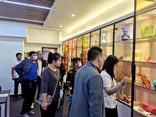 做好珠繡手工，助力鄉(xiāng)村振興 --- --- 記邯鄲學院宋主任一行蒞臨手工之家參觀指導