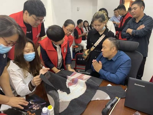 10月4日，拿回家做的手工活，珠繡串珠手工活代理加工項(xiàng)目的加工材料都有啥？看看就知道，圖為手工之家第五期優(yōu)秀繡娘培訓(xùn)會(huì)剪影