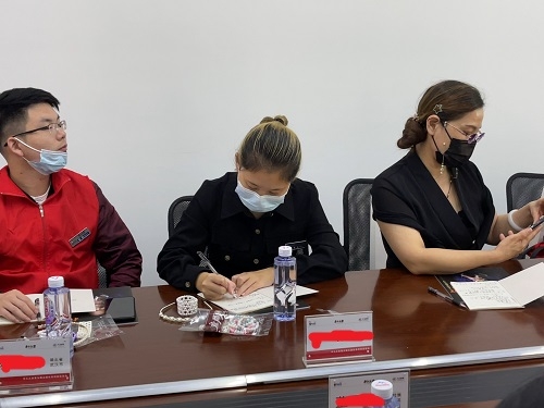 10月5日，想接正規(guī)廠家的手工活，手工活代加工項(xiàng)目，大家選擇這個(gè)可信可靠的珠繡手工，圖為手工之家第五期優(yōu)秀繡娘培訓(xùn)會(huì)剪影
