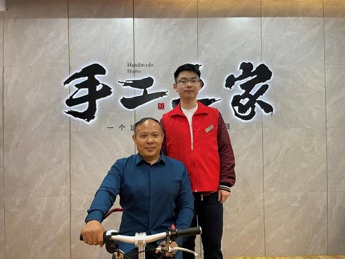 10月7日，正規(guī)可靠，拿回家做的手工活，可以寄到家做的手工活代理加工項(xiàng)目，就選這里，圖為手工之家優(yōu)秀繡娘培訓(xùn)會(huì)剪影