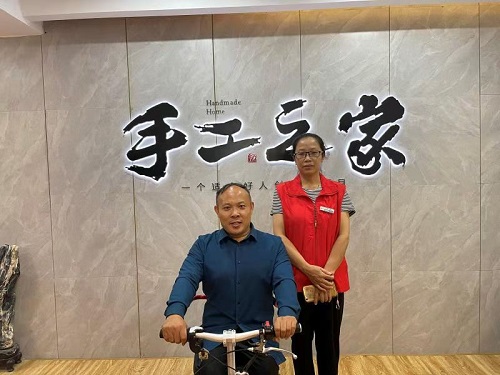 10月7日，正規(guī)可靠，拿回家做的手工活，可以寄到家做的手工活代理加工項(xiàng)目，就選這里，圖為手工之家優(yōu)秀繡娘培訓(xùn)會(huì)剪影