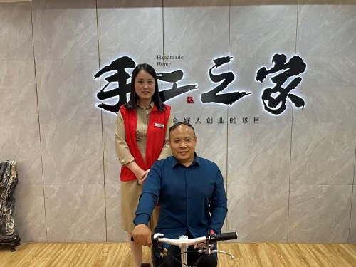 10月7日，正規(guī)可靠，拿回家做的手工活，可以寄到家做的手工活代理加工項(xiàng)目，就選這里，圖為手工之家優(yōu)秀繡娘培訓(xùn)會(huì)剪影