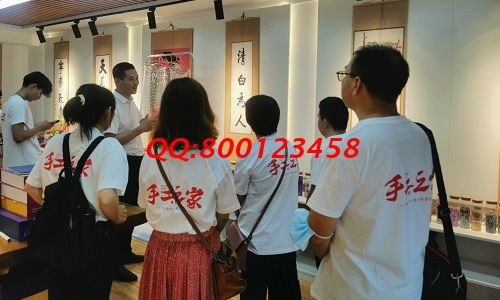 10月11日，想接正規(guī)廠家的手工活，找拿回家做的手工活，看好這兩點(diǎn)，可以放心選擇了，圖為手工之家優(yōu)秀繡娘往期培訓(xùn)會剪影