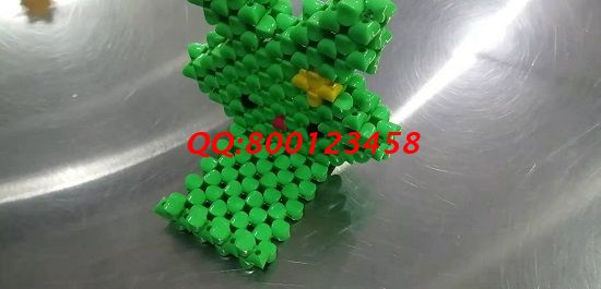 10月17日，可以帶回家做的手工活，手工之家的外發(fā)手工活是這樣交付成品的，圖為勵(lì)志珠珠繡串珠成品實(shí)拍