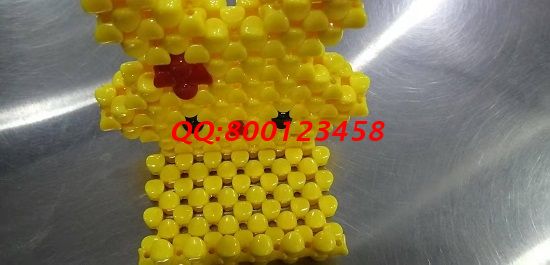 10月17日，可以帶回家做的手工活，手工之家的外發(fā)手工活是這樣交付成品的，圖為勵(lì)志珠珠繡串珠成品實(shí)拍