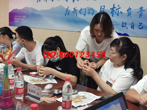 11月27日，可以帶回家做的手工活，手工活代加工，選擇非遺傳統(tǒng)珠繡就對(duì)了，圖為手工之家優(yōu)秀繡娘歷次線下培訓(xùn)會(huì)剪影