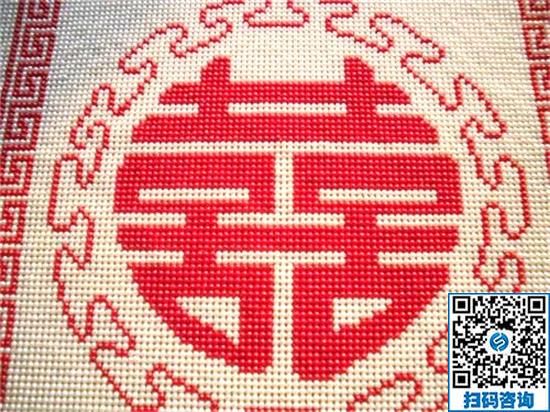 在家利用帶娃之余做珠繡手工活加工，寶媽感到很開(kāi)心(圖1)