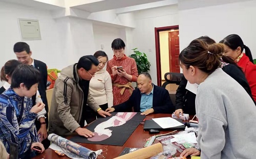 2021如何在家掙錢？越來越多人選擇手工活加工(圖1)
