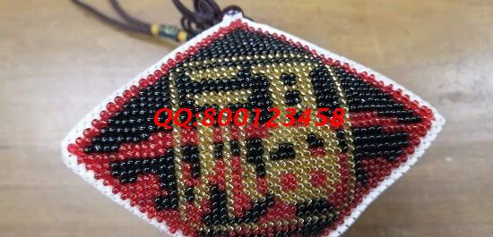 11月10日，想做手工活掙錢，正規(guī)手工活外發(fā)加工項(xiàng)目可以自己做，也可以代理加工，圖為勵(lì)志珠珠繡小飾品成品實(shí)拍