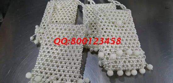 11月12日，多發(fā)材料，拿回家做的手工活，這個手工活外發(fā)加工企業(yè)一直這樣做，圖為勵志珠珠繡手工珠包成品實拍