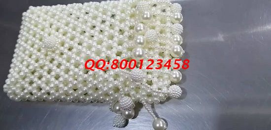 11月12日，多發(fā)材料，拿回家做的手工活，這個手工活外發(fā)加工企業(yè)一直這樣做，圖為勵志珠珠繡手工珠包成品實拍