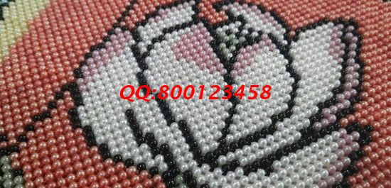 12月5日，可以到回家做的手工活，手工活外發(fā)加工項(xiàng)目來(lái)手工之家。圖為勵(lì)志珠珠繡產(chǎn)品細(xì)節(jié)實(shí)拍(圖1)