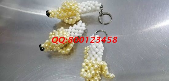12月13日，拿回家做的手工活，珠繡串珠外發(fā)手工活衛(wèi)生安全，很多人都選擇，圖為勵(lì)志珠珠繡串珠產(chǎn)品實(shí)拍(圖1)
