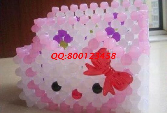 2月14日，在家做手工加工活，選擇了正規(guī)企業(yè)手工之家，還有人問這里的手工活一天能賺多少錢，圖為勵志珠珠繡串珠（實用）產(chǎn)品細(xì)節(jié)