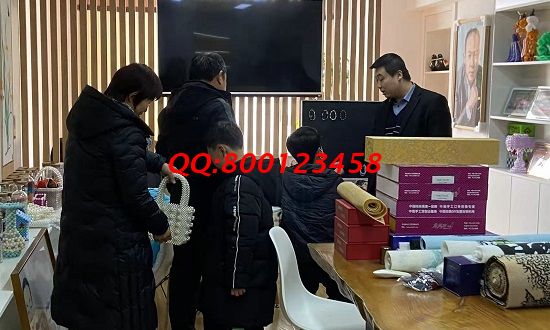2月18日，家庭手工加工活回收，可以拿回家做的手工，來手工之家手工活接單平臺，圖為手工之家接待加工客戶現(xiàn)場考察合作剪影