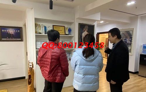 2月24日，在家做手工加工活，手工之家的珠繡串珠外發(fā)手工活，是在家手工活，圖為手工之家接待考察合作加工客戶剪影