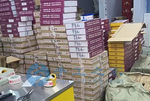 2月26日，在家做手工活靠譜，創(chuàng)意珠繡串珠手工活外發(fā)加工項目就來十多年的手工企業(yè)，圖為手工之家倉儲部日常工作剪影