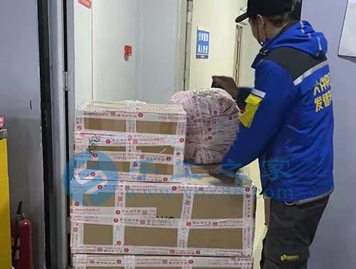 2月26日，在家做手工活靠譜，創(chuàng)意珠繡串珠手工活外發(fā)加工項目就來十多年的手工企業(yè)，圖為手工之家倉儲部日常工作剪影
