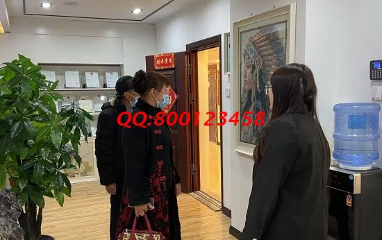 2月28日，農村加工手工活項目，做珠繡串珠外發(fā)手工活的農民朋友有很多，圖為手工之家接待加工客戶考察合作剪影
