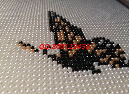 3月4日，想找手工活外發(fā)加工，把手工活拿回來(lái)做，選擇手工之家，就要行動(dòng)、就要好好做，圖為勵(lì)志珠珠繡成品細(xì)節(jié)實(shí)拍