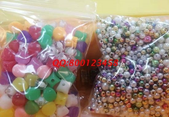 3月5日，手工工藝品在家兼職都能干，可以寄到家做的手工活，很多人選手工之家的珠繡串珠手工，圖為勵(lì)志珠珠繡串珠手工多款繡珠剪影