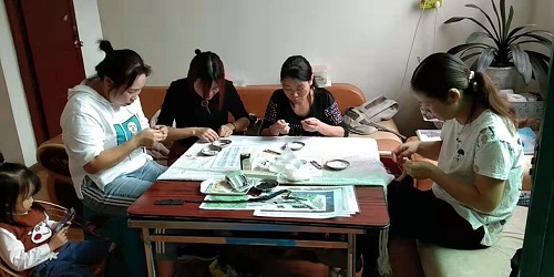 謝謝！你把愛(ài)和偉大都藏在每天的日子里 ------ 手工之家祝女士們節(jié)日快樂(lè)