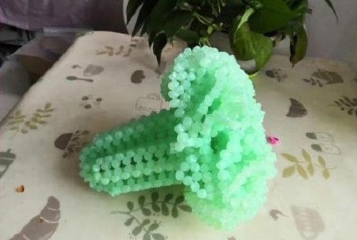 3月12日，穩(wěn)定可靠的手工活加工項(xiàng)目，正規(guī)外發(fā)手工活，選擇十多年的手工企業(yè)手工之家，圖為勵(lì)志珠珠繡串珠成品實(shí)拍