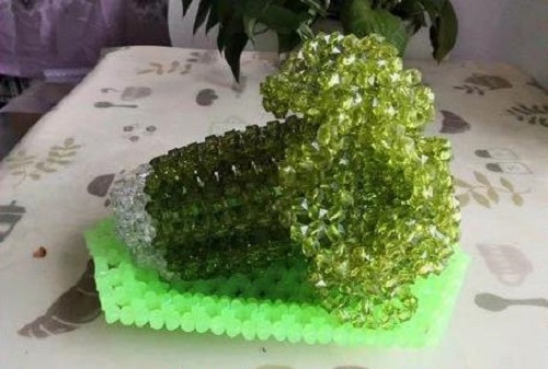 3月12日，穩(wěn)定可靠的手工活加工項(xiàng)目，正規(guī)外發(fā)手工活，選擇十多年的手工企業(yè)手工之家，圖為勵(lì)志珠珠繡串珠成品實(shí)拍