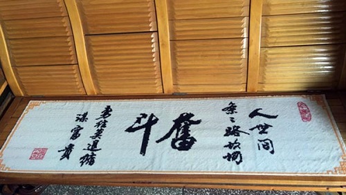 3月17日，在家有什么手工活，認(rèn)真了解，就知道手工之家的珠繡串珠手工活外發(fā)加工項(xiàng)目可信可靠，圖為加工人員反饋勵(lì)志珠珠繡（字畫類）成品圖
