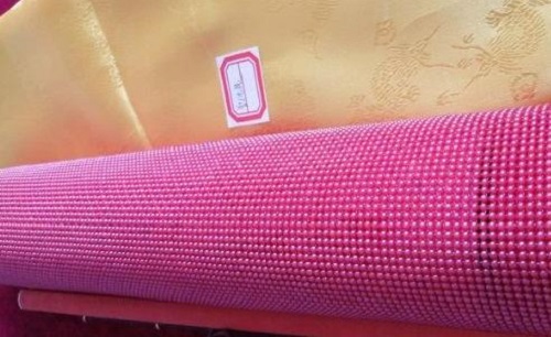 3月19日，拿回家做的手工活，在家做手工活掙錢，手工之家的珠繡串珠材料包里都有什么？圖為勵志珠珠繡串珠成品手工剪影