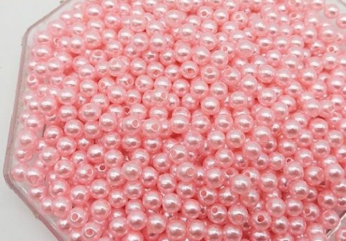3月28日，手工活加工，手工活外發(fā)，做手工之家的純手工活外發(fā)加工項目該如何提高收入，圖為勵志珠珠繡手工繡珠剪影