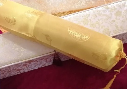 4月1日，手工活在家兼職也能干，這個(gè)拿回家做的手工活的珠繡產(chǎn)品怎么用？圖為勵(lì)志珠珠繡串珠手工（一款）成品外包裝剪影
